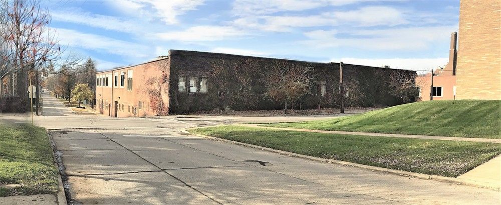 Industrial For Lease: 219 S Sycamore St, Ravenna, OH 44266